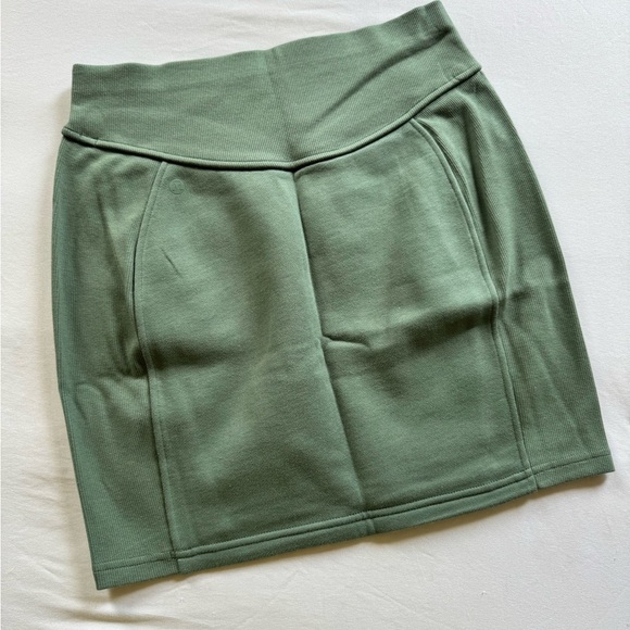 NWT Lululemon Scuba High Rise Mini Skirt Size S Green - Picture 3 of 6